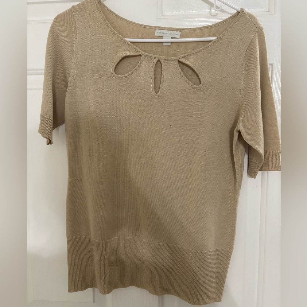 Short sleeve sweater